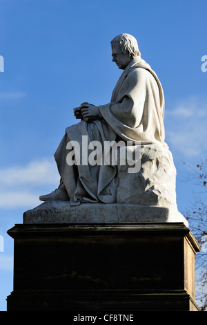 Statue de Sir Walter Scott , Scott Monument, Princes Street Gardens, Édimbourg, Écosse Banque D'Images