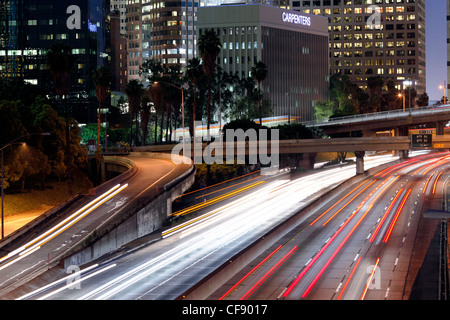 L'autoroute 110 Harbour et du centre-ville de Los Angeles skyline, Californie, États-Unis d'Amérique Banque D'Images