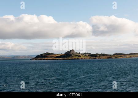 Duart Castle, sur l'île de Mull, sur la côte ouest de l'Écosse date du 13ème siècle et fut le siège du clan MacLean Banque D'Images