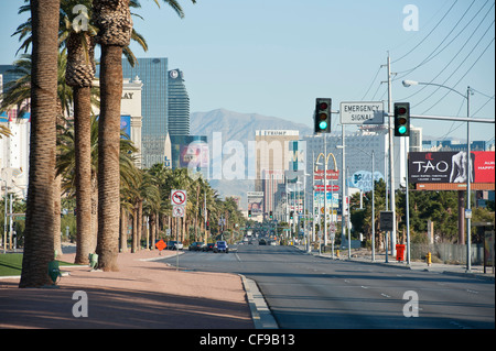 Vue vers le bas la bande ou Las Vegas Boulevard du Sud, Paradis, Las Vegas, Nevada, Banque D'Images