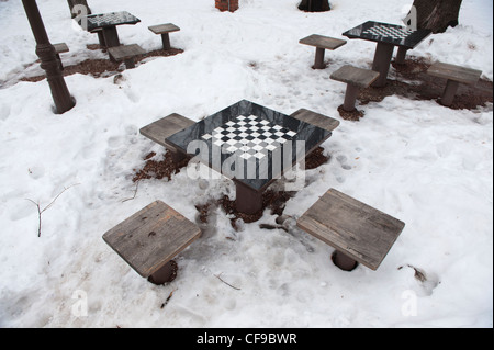 Forteresse de Belgrade. Jeux d'échecs dans la neige près de l'ancienne citadelle (supérieur et inférieur) et Kalemegda Ville Park. Banque D'Images