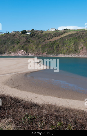 Journée ensoleillée sur la plage de Bantham à l'embouchure de la rivière Avon estuaire dans le South Hams dans le Devon Banque D'Images