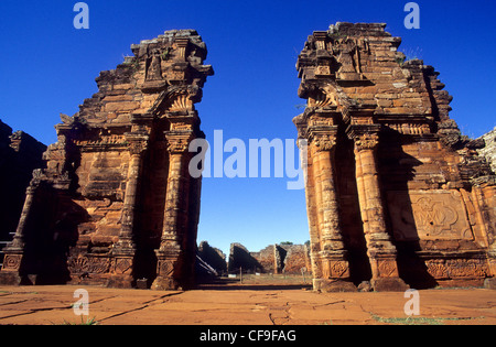 La porte de l'église. Mission jésuite de San Ignacio Mini ruines. Province de Misiones. L'Argentine. Banque D'Images