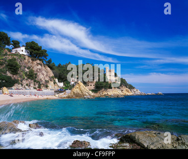 Littoral et château, Lloret de Mar, Costa Brava, Catalogne, Espagne Banque D'Images