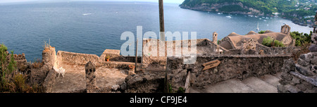 Vue panoramique du château aragonais, l'île de Ischia Banque D'Images