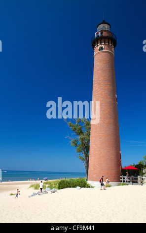 Le point de sable peu de lumière sur le lac Michigan au Golden Township, Michigan, USA. Banque D'Images