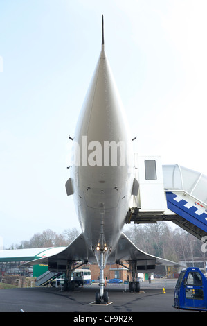 Le nez de l'inclinaison du Concorde G-BBDG à Brooklands Museum. Banque D'Images