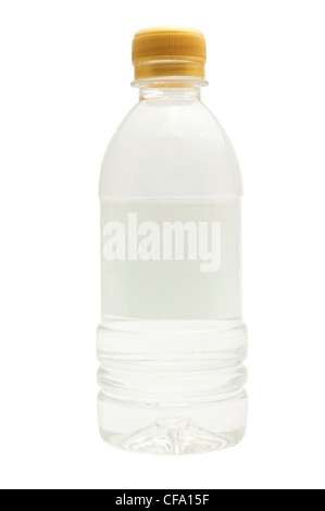 Bouteille d'eau isolé avec étiquette vide, chemin de détourage est au format jpg. Banque D'Images