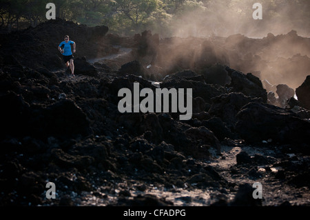 Man running on Rocky beach Banque D'Images