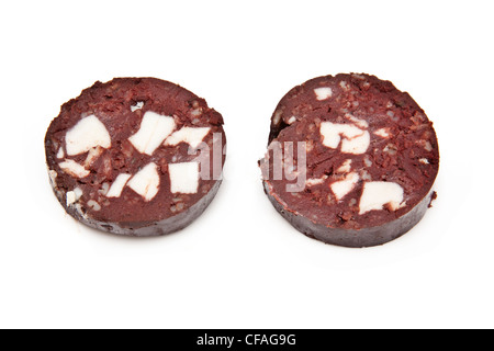 Boudin noir ou boudin cru tranché et on a white background studio. Banque D'Images