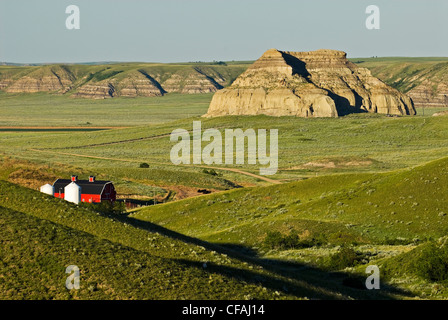 Grange rouge, Big Muddy Badlands, Saskatchewan, Canada. Banque D'Images