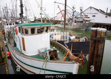 Bateaux amarrés dans le port de Steveston (près de Vancouver), l'accueil de la plus grande flotte de pêche, British Columbia, Canada Banque D'Images