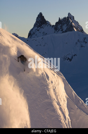 Le ski alpin sur les montagnes de la côte, la montagne de Brandywine, British Columbia, Canada. Banque D'Images