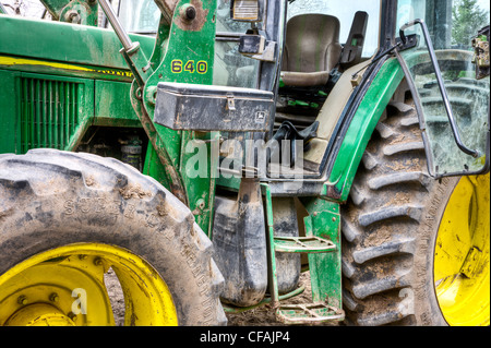Près d'un tracteur agricole. Banque D'Images