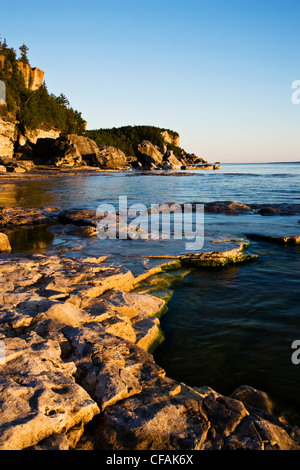 À mi-chemin de l'Escarpement du Niagara de billes le long du sentier Bruce, Bruce Penninsula National Park, près de Tobermory, Ontario, Canada. Banque D'Images