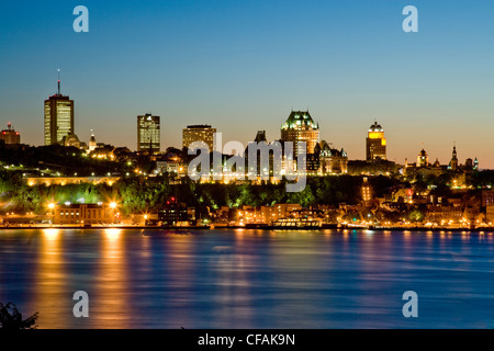 Vue de la ville de Québec dans la nuit de Lévis, Québec, Canada. Banque D'Images