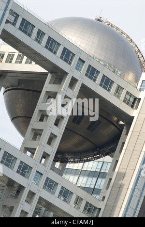 Le bâtiment de la télévision Fuji à Odaiba, Tokyo, Japon. Banque D'Images