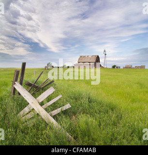 Grange abandonnée près de chef, Saskatchewan, Canada Banque D'Images