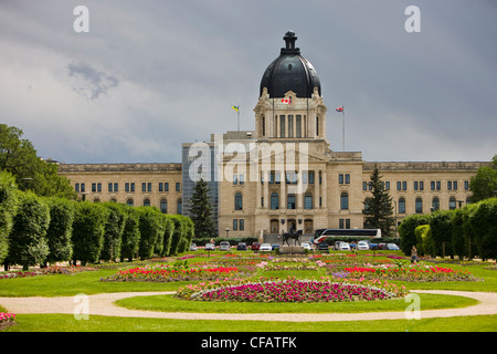 Les Jardins de la reine Elizabeth II et l'Édifice de l'Assemblée législative de Regina, Saskatchewan, Canada Banque D'Images