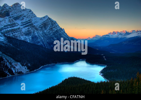 Vue aérienne de Peyto Lake at sunset, Banff National Park, Alberta, Canada Banque D'Images