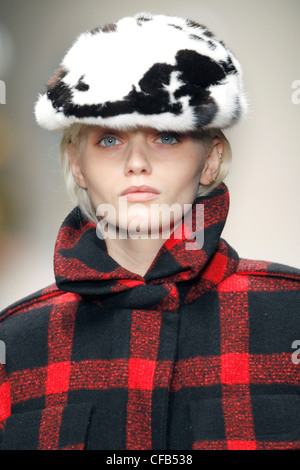 Burberry Prorsum Londres Prêt à Porter Automne Hiver 2011 2012 Banque D'Images