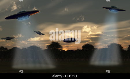 Alien Attack.OVNI au dessus de la forêt, le Ciel de coucher du soleil. Le rendu 3D Banque D'Images