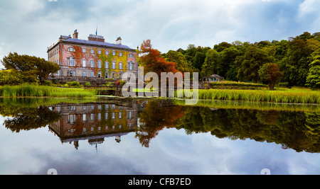 Avis de Westport House Vu du lac, dans le comté de Mayo, Irlande. Banque D'Images