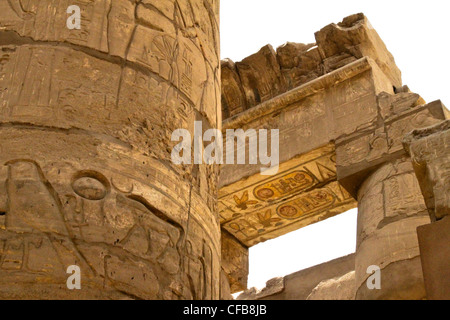 Le grand temple de karnak dédié au culte d'Amon, dans la ville de Louxor en Égypte Banque D'Images