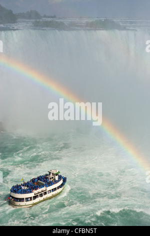 Maid of the Mist' arc-en-ciel et à la base des chutes canadiennes vu de Table Rock, Niagara Falls, Ontario, Canada Banque D'Images