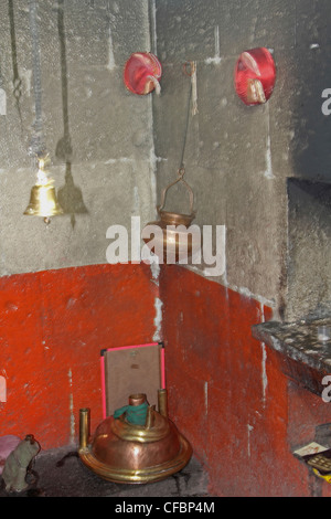 Shivlinga à Shri Koteshwar Temple situé entre le village et d'un membre en milieu de Gove River Krishna, Satara, Maharashtra, Inde Banque D'Images