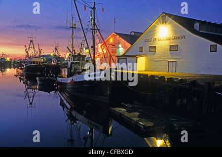 Bateaux de pêche et de la Conserverie historique à Steveston, Richmond, British Columbia, Canada Banque D'Images