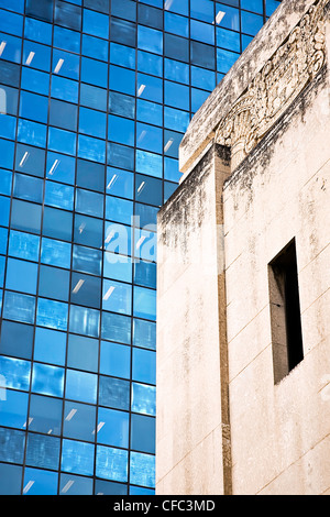 Contraste architectural du centre-ville de Winnipeg, Manitoba, Canada. Banque D'Images