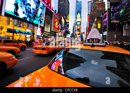 Les taxis, Times Square, Manhattan, New York City, USA Banque D'Images