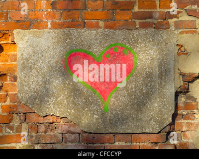 Un cœur rouge-forme qui a été peint sur un mur. Banque D'Images