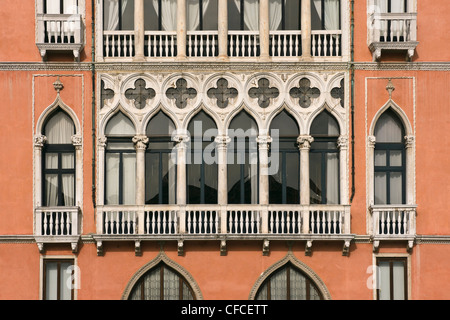 Façade de Palais Pisani Moretta (15e siècle) sur le Grand Canal - Venise, Venezia, Italie, Europe Banque D'Images