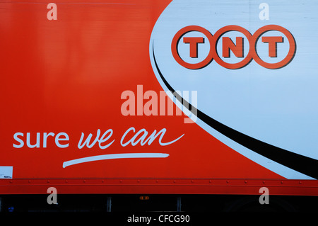 TNT Courier Delivery Van, Cambridge, England, UK Banque D'Images