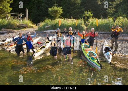 Les femmes du groupe célèbre la Journée de l'ouest de pagaie Banque D'Images