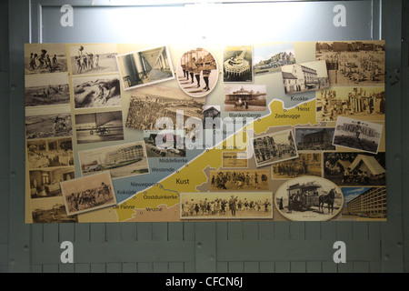 Affichage géographique avec des photos de la côte belge au bord de mer Museum de Zeebrugge en Belgique Banque D'Images