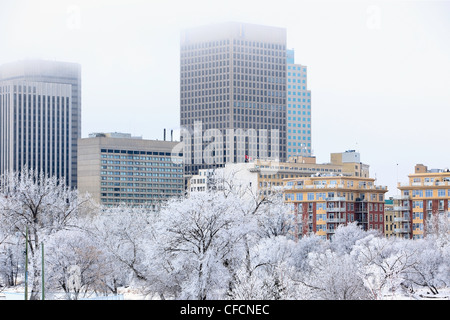 Le centre-ville de Winnipeg sur les toits d'un jour d'hiver glacial. Winnipeg, Manitoba, Canada. Banque D'Images