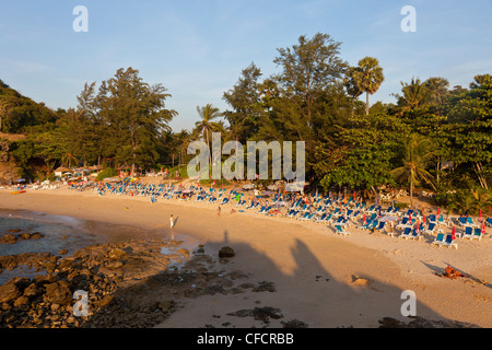 Avis de Nai Harn Beach à la lumière de la soleil du soir, Phuket, Thailande, Asie Banque D'Images