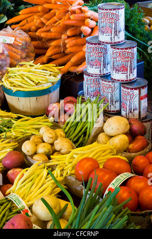 Produire et de sirop d'afficher dans le marché, la ville de Québec, Québec, Canada. Banque D'Images