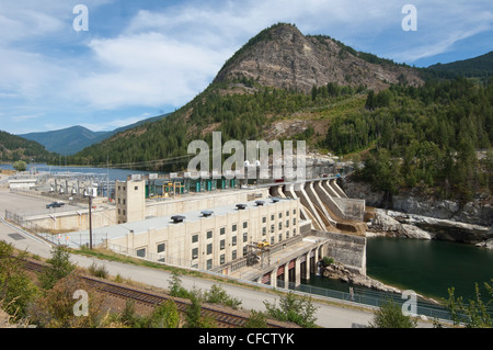 Barrage Brilliant sur la rivière Kootenay, près de Castelgar, British Columbia, Canada Banque D'Images