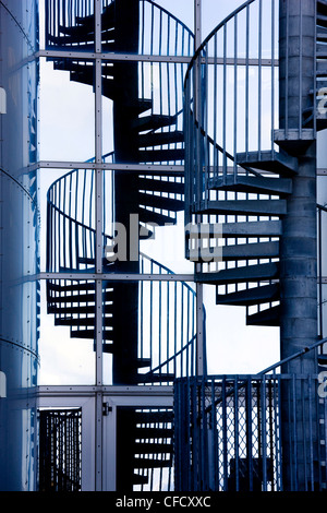 Escalier en spirale et sa réflexion à l'extérieur de Perlan, un logement moderne,la Saga Museum, Reykjavik, Islande, régions polaires Banque D'Images