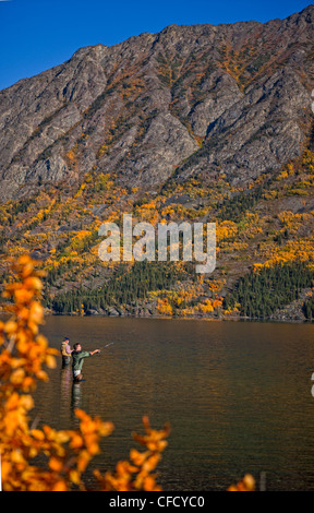 Les pêcheurs de Tagish Lake, Yukon, Canada. Banque D'Images