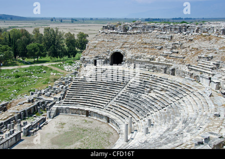 Amphithéâtre à Milet, une ancienne ville grecque sur la côte ouest de l'Anatolie, la Turquie. Banque D'Images