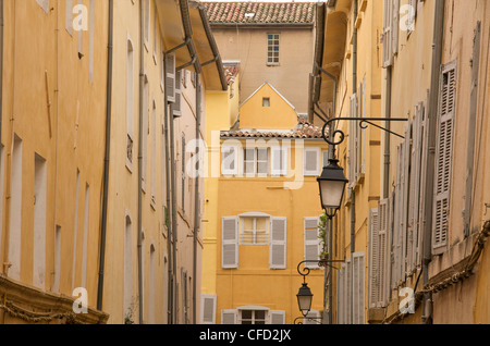 Maisons typiques et street, dans le vieux Aix, Aix en Provence, Provence, France, Europe Banque D'Images