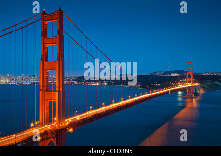 Le Golden Gate Bridge, du Marin Headlands la nuit, comté de Marin, San Francisco, California, USA Banque D'Images