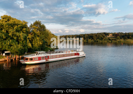 Havel, Bellevue de paquebot au château de Babelsberg, Babelsberger Park, Potsdam, Land de Brandebourg, Allemagne Banque D'Images