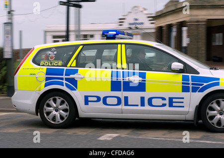 Voiture de police Devon et Cornwall sur appel d'urgence, police Force, Royaume-Uni, voiture de police, culture britannique, équipement d'éclairage, Sirène d'urgence, crime, voiture, Emerge Banque D'Images