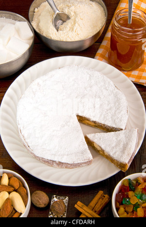Panforte de Sienne, un traditionnel gâteau de fruits et de noix pour Noël, Toscane, Italie, Europe Banque D'Images